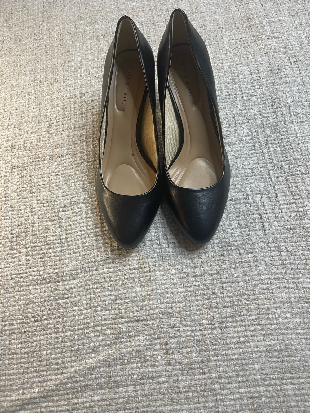 Women's Black Pointed-Toe Heels — Sleek Professional Pumps